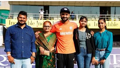 akassh3 Cricketer Akashdeep Biography- गरीब परिवार, पिता और भाई की अचानक मौत, मां बीमार- ऐसे संघर्षों से उबरकर कैसे चमके हैं आकाशदीप..
