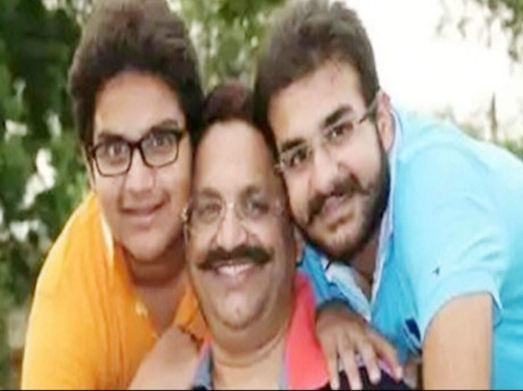 WhatsApp-Image-2024-03-29-at-10.23.02-AM-1-1024x766 Mukhtar Ansari Death -माफिया के आतंक से तब योगी संसद में रोये थे, आज मुख्तार का खानदान