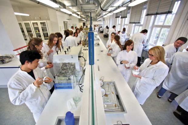 class-of-science-students-at-work-in-laboratory Career Options: 12वीं पास करने के बाद IIT और मेडिकल कॉलेज की पूरी डिटेल्स जान लो, और क्या क्या ऑप्शन्स हैं?