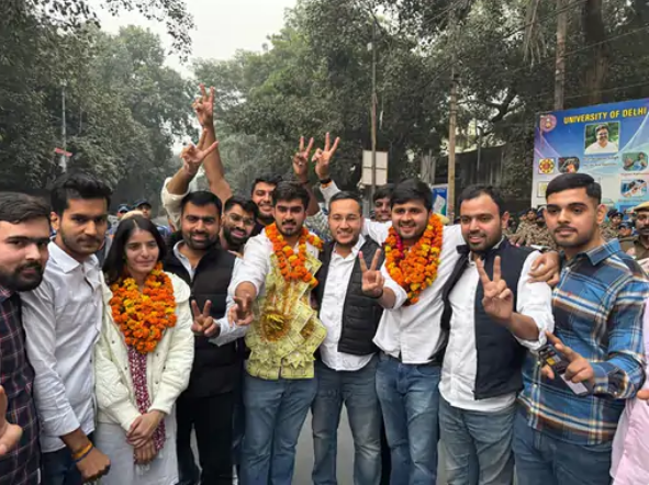 DU-ELECTION-PIC-1 दिल्ली में चुनाव से पहले कांग्रेस को तोहफा, दिल्ली यूनिवर्सिटी छात्रसंघ में मिली जीत