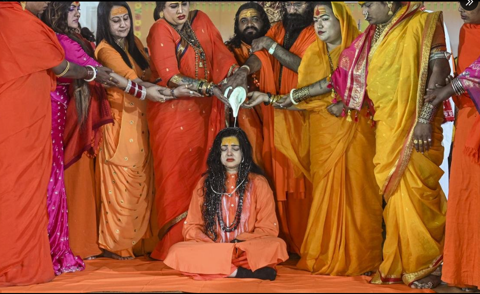 1-1 बॉलीवुड की हॉटस्टार, टॉपलेस फोटो और डॉन से रिश्ता, अब महाकुंभ में महामंडलेश्वर बनीं ममता कुलकर्णी की पूरी कहानी