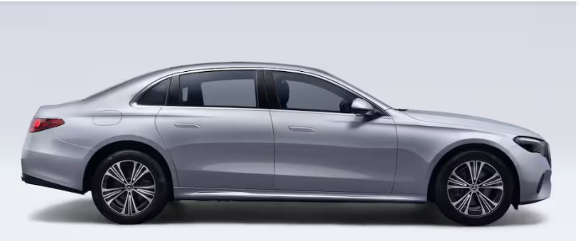 MERCEDEZE-BENZ-E-CLASS-CAR Auto Expo 2025- 10 करोड़ तक की अल्ट्रा मॉर्डन कारें, भविष्य में कारों की दुनिया पूरी तरह बदलेगी