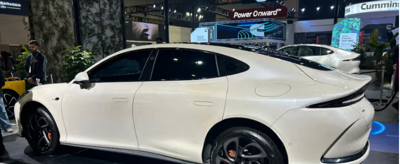 MG-I5-ELECTRIC-SEDAN-CAR-PIC Auto Expo 2025- 10 करोड़ तक की अल्ट्रा मॉर्डन कारें, भविष्य में कारों की दुनिया पूरी तरह बदलेगी