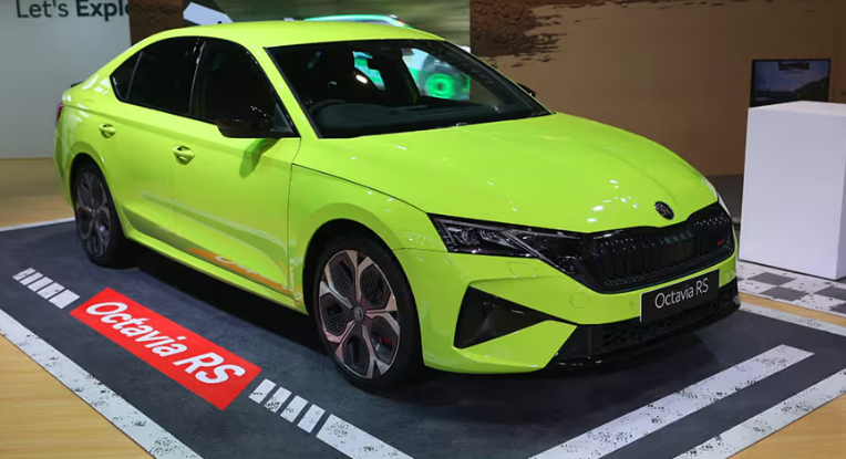 SCODA-OCRAVIA-CAR-PIC Auto Expo 2025- 10 करोड़ तक की अल्ट्रा मॉर्डन कारें, भविष्य में कारों की दुनिया पूरी तरह बदलेगी