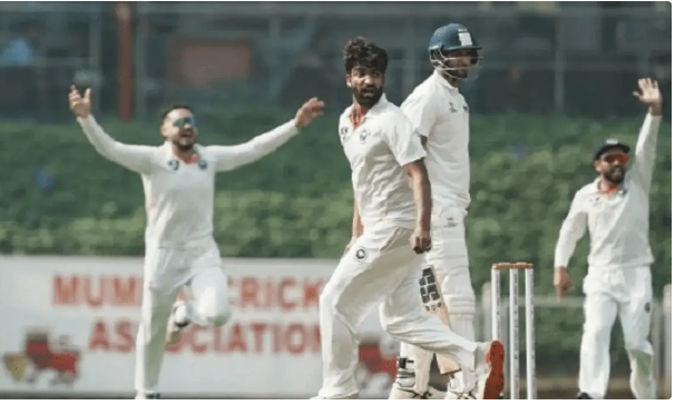 UMAR-NAZEER-MATCH कश्मीर की नई सनसनी उमर नज़ीर की पूरी कहानी, जिसकी आग उगलती गेंदों ने रोहित शर्मा को भी डरा दिया. भारतीय टीम में आएगा ये'पुलवामा एक्सप्रेस'