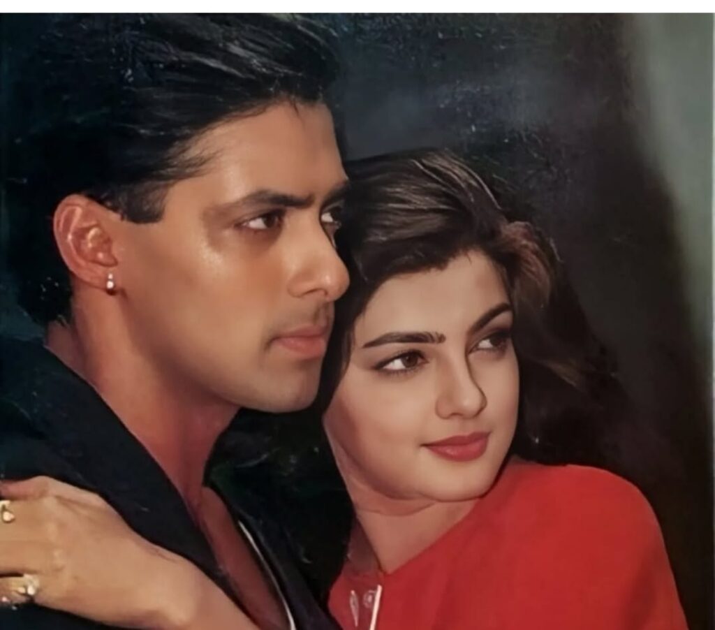 WhatsApp-Image-2025-01-25-at-12.11.45-AM-2-1024x902 बॉलीवुड की हॉटस्टार, टॉपलेस फोटो और डॉन से रिश्ता, अब महाकुंभ में महामंडलेश्वर बनीं ममता कुलकर्णी की पूरी कहानी