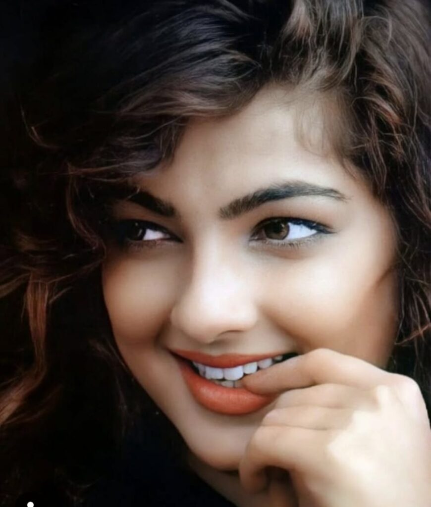 WhatsApp-Image-2025-01-25-at-12.11.45-AM-870x1024 बॉलीवुड की हॉटस्टार, टॉपलेस फोटो और डॉन से रिश्ता, अब महाकुंभ में महामंडलेश्वर बनीं ममता कुलकर्णी की पूरी कहानी