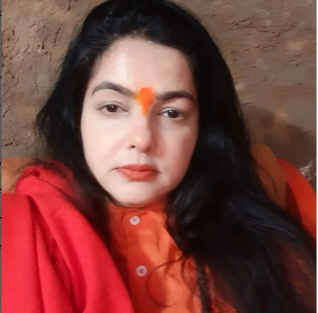 fdgdg बॉलीवुड की हॉटस्टार, टॉपलेस फोटो और डॉन से रिश्ता, अब महाकुंभ में महामंडलेश्वर बनीं ममता कुलकर्णी की पूरी कहानी