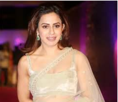 RANYA-RAO-PIC4 Actress Ranya Rao Arrested- साउथ इंडियन फिल्मों की हिट एक्ट्रेस, पिता डीजीपी, पूरे बॉडी में छिपाकर ला रही थी 15 किलो सोना,एयरपोर्ट पर रंगेहाथ पकड़ी गईं एक्ट्रेस रान्या राव की पूरी कहानी