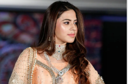 RANYA-RAO-PIC5 Actress Ranya Rao Arrested- साउथ इंडियन फिल्मों की हिट एक्ट्रेस, पिता डीजीपी, पूरे बॉडी में छिपाकर ला रही थी 15 किलो सोना,एयरपोर्ट पर रंगेहाथ पकड़ी गईं एक्ट्रेस रान्या राव की पूरी कहानी