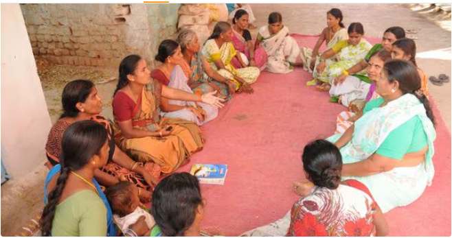 delhi-mahila-9 Delhi Women 2500 Scheme- ‘दिल्ली महिला समृद्धि योजना 2025’ की पूरी जानकारी, कैसे मिलेंगे 2500 रुपये महीने, कौन से दस्तावेज चाहिए, योजना में कितने पेंच- सब जान लीजिए