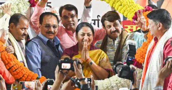 delhi-schmee1 Delhi Women 2500 Scheme- ‘दिल्ली महिला समृद्धि योजना 2025’ की पूरी जानकारी, कैसे मिलेंगे 2500 रुपये महीने, कौन से दस्तावेज चाहिए, योजना में कितने पेंच- सब जान लीजिए