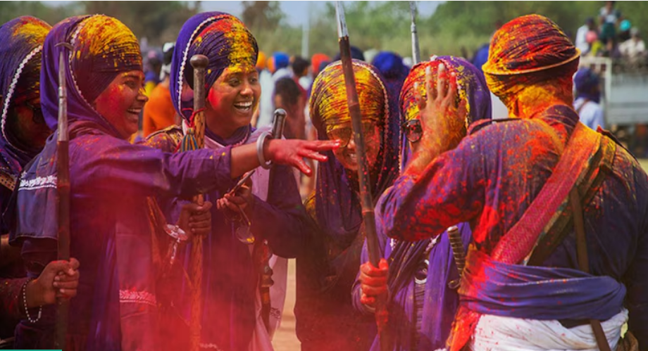 hola-mohall-pic3 ‘Hola Mohalla’ in Punjabi- सिख समाज कैसे मनाता है होली, सिख कौम की वीरता से जुड़े ‘होला-मोहल्ला’ की पूरी पड़ताल