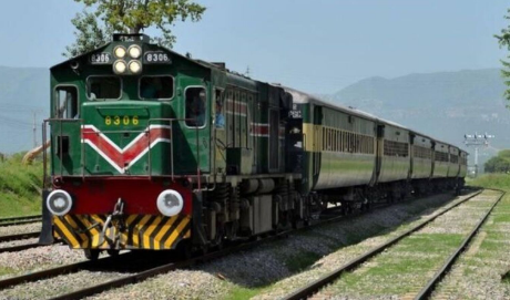pak-train-1 Reality of Balochistan Train Hijack- दो टुकड़ों में ‘बंटने’ से चंद ‘क़दम’ दूर है पाकिस्तान ? पड़ोसी ने हमारे कश्मीर में जो किया, उसका ‘बदला’ बलूचिस्तान में मिल गया, पूरी पड़ताल